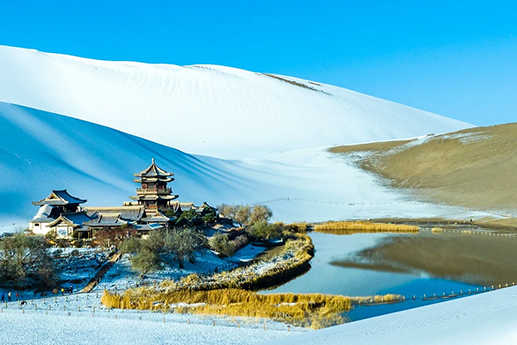 鸣沙山月牙泉